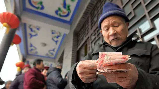 養(yǎng)老金能領多少錢？又一省公布養(yǎng)老金調整辦法，高齡退休人員有福了